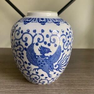 Beautiful Vintage Japan Blue & White Ginger Jar Phoenix Bird Floral